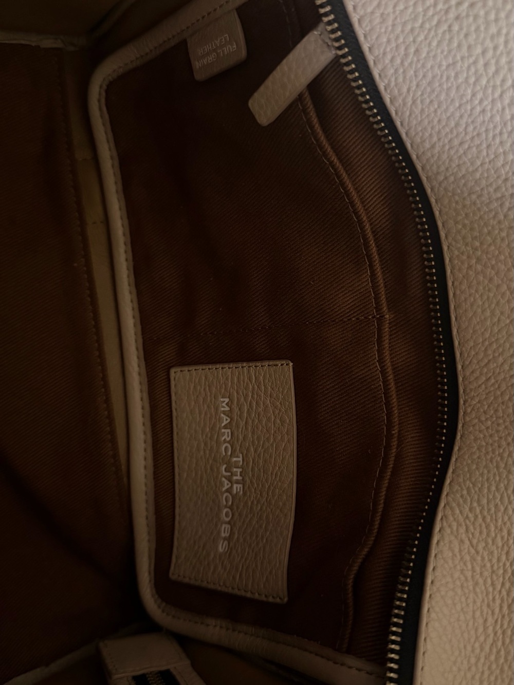 Marc Jacobs The Tote Bag in beige medium leather - Picture 6 of 8